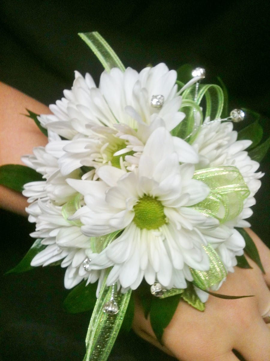 daisy wrist corsage